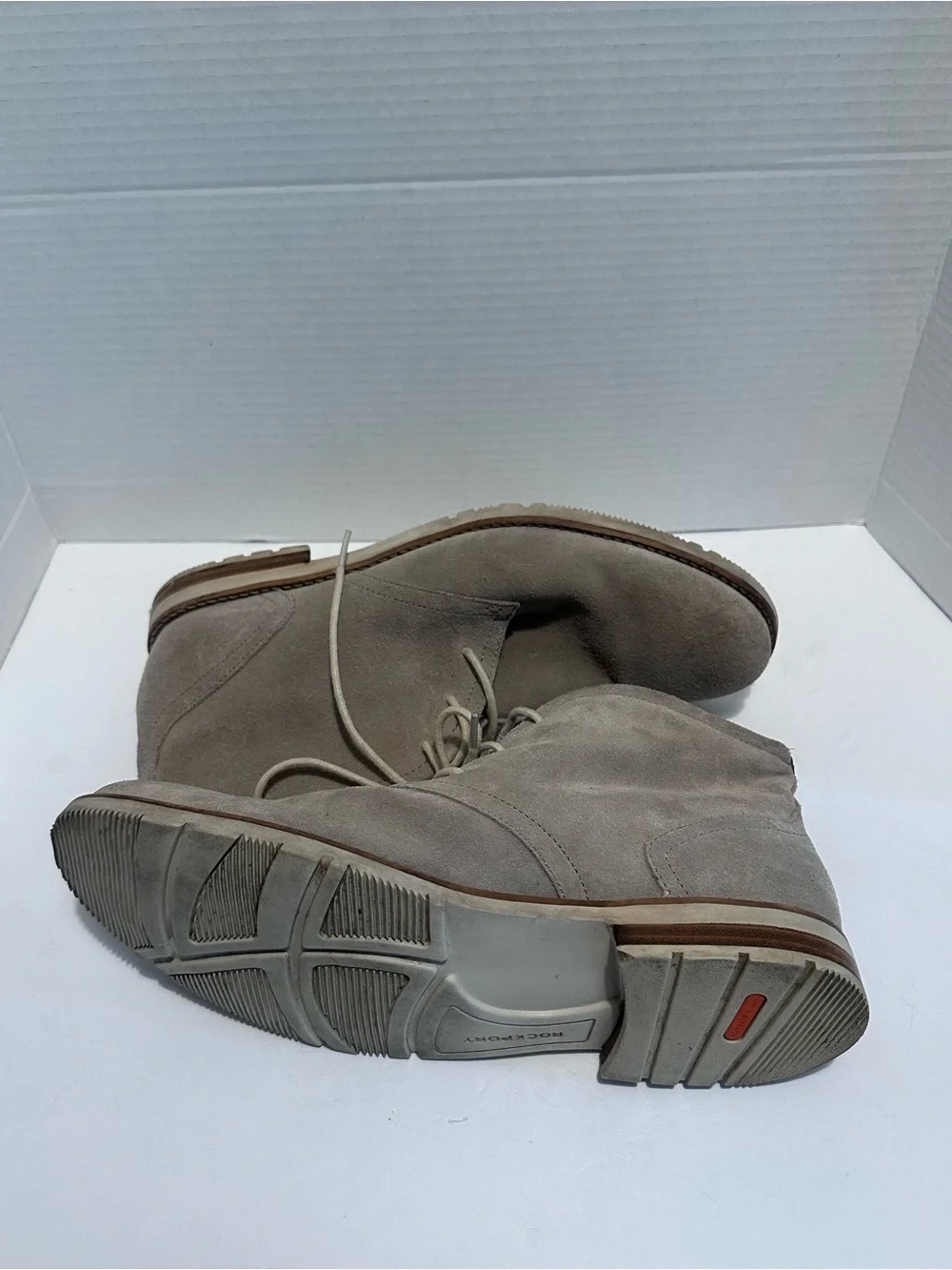 Rockport Men's Taupe Suede Chukka Boots Lace-Up size 10.5